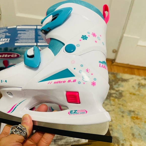 Like New Girl’s Size 1-4 Lake Placid Nitro 8.8 Adjustable Ice Skates White/Blue - Picture 8 of 16